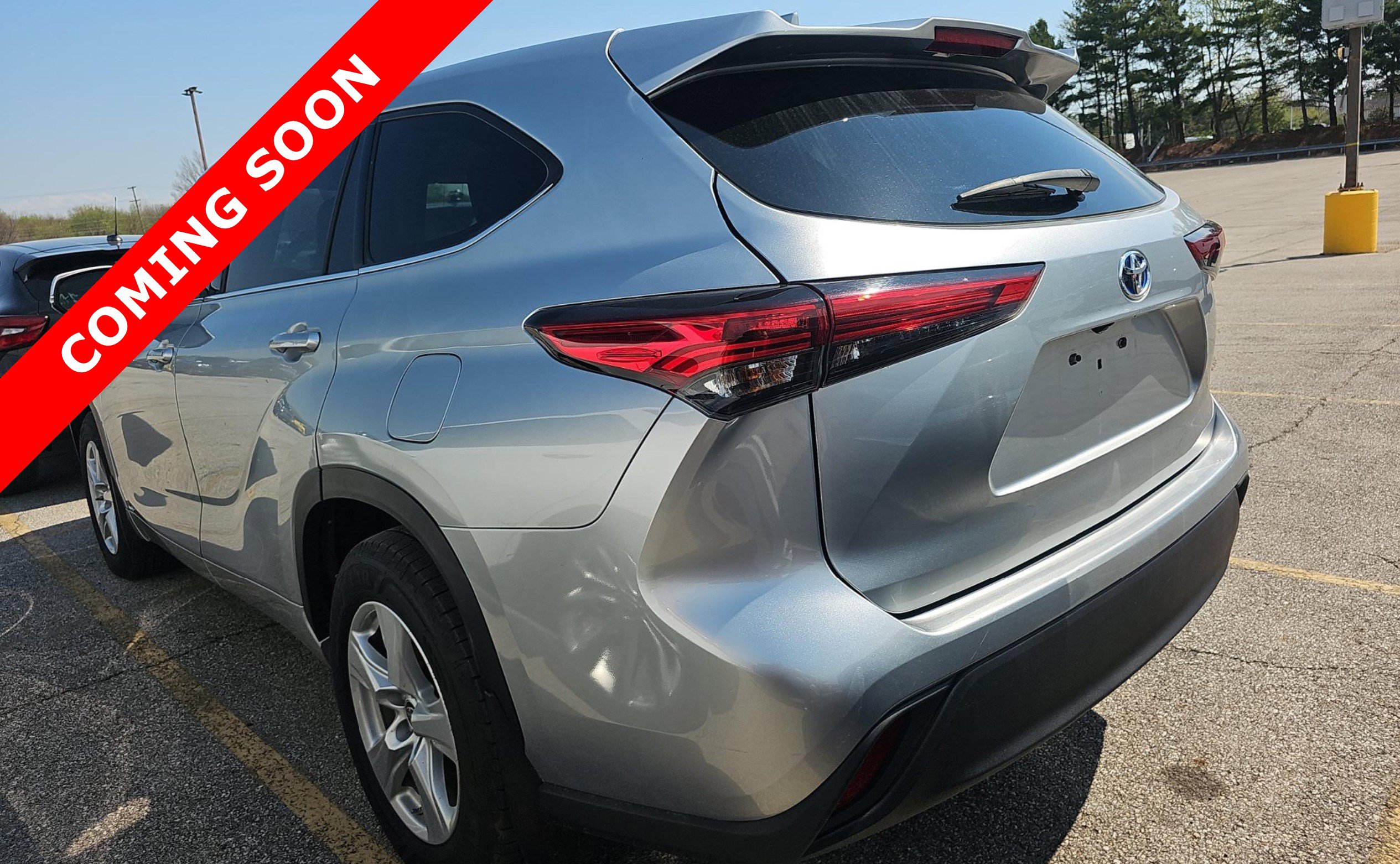 Used 2021 Toyota Highlander LE image 4