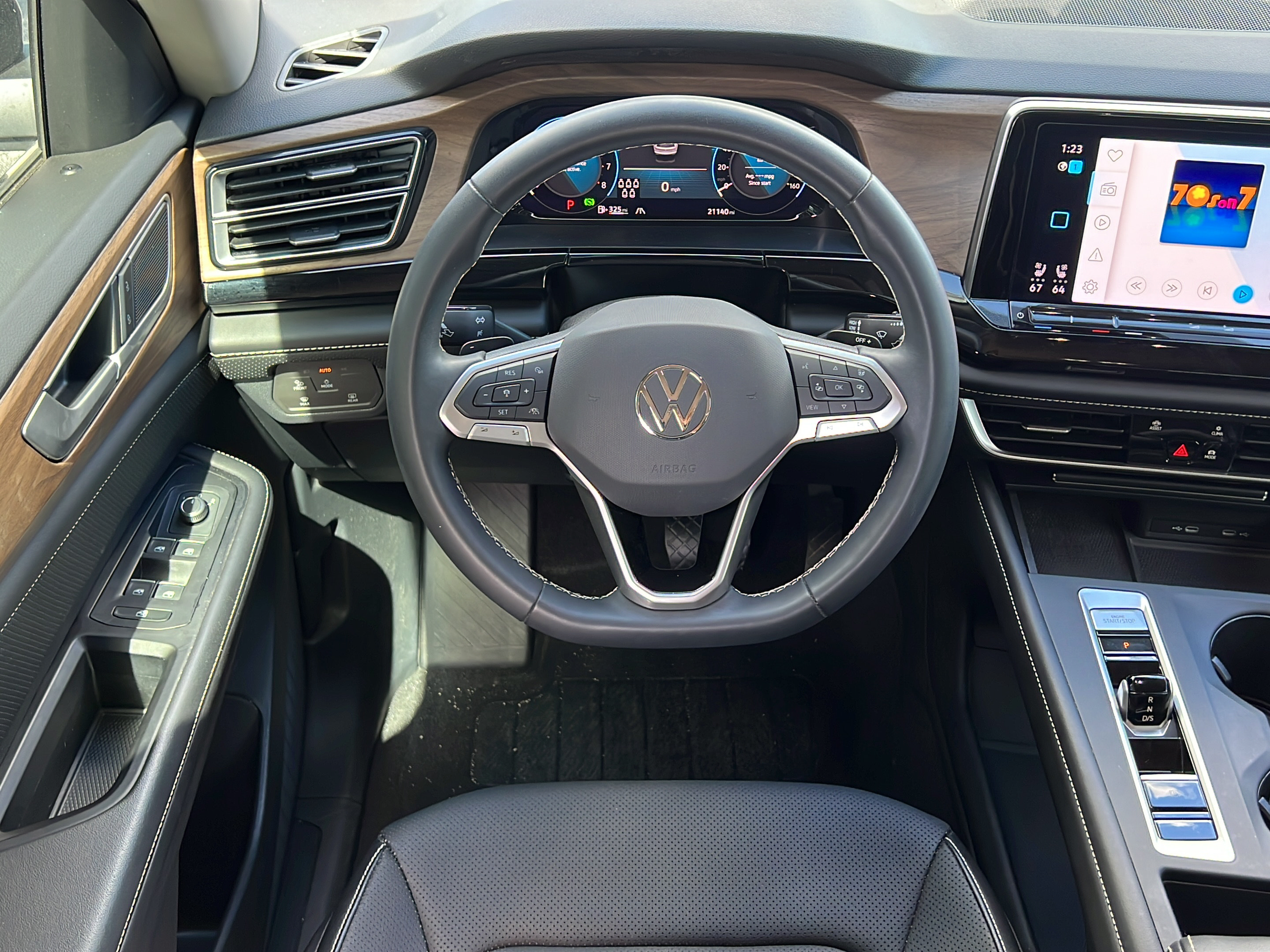Used 2024 Volkswagen Atlas SE AWD/4WD image 12