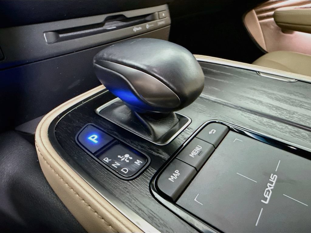 Used 2021 Lexus LS 500 w/ Accessory Package (Z2) RWD image 19