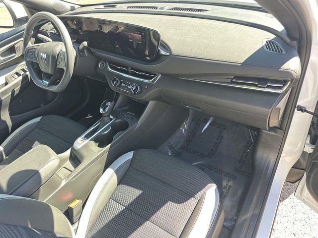 Used 2025 Buick Envista Preferred w/ Convenience II Package FWD image 26