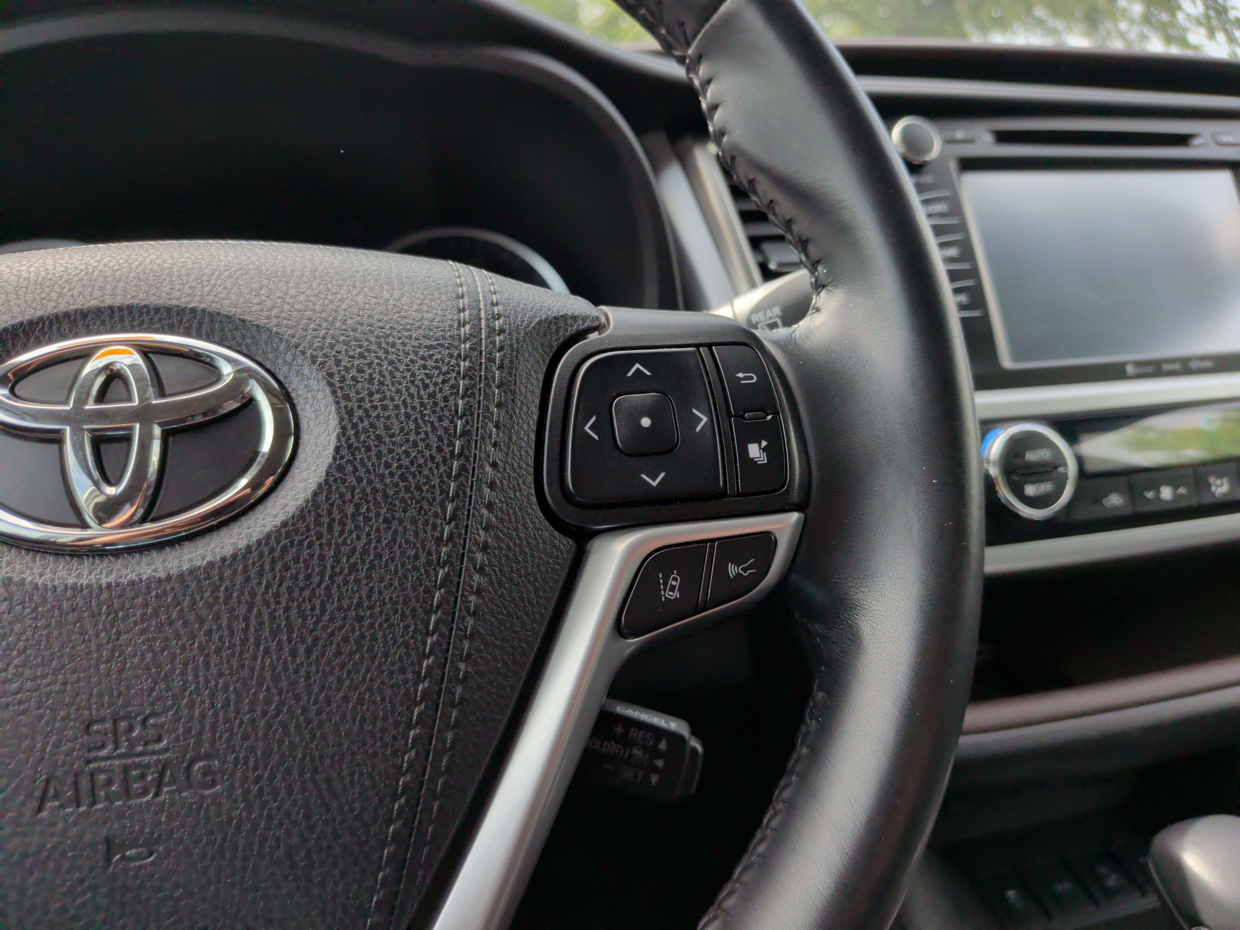 Used 2019 Toyota Highlander XLE AWD/4WD image 24