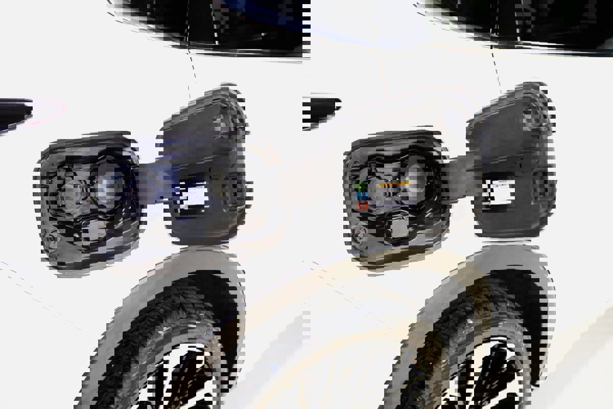 Used 2024 Mitsubishi Outlander 4WD Plug-In Hybrid image 11