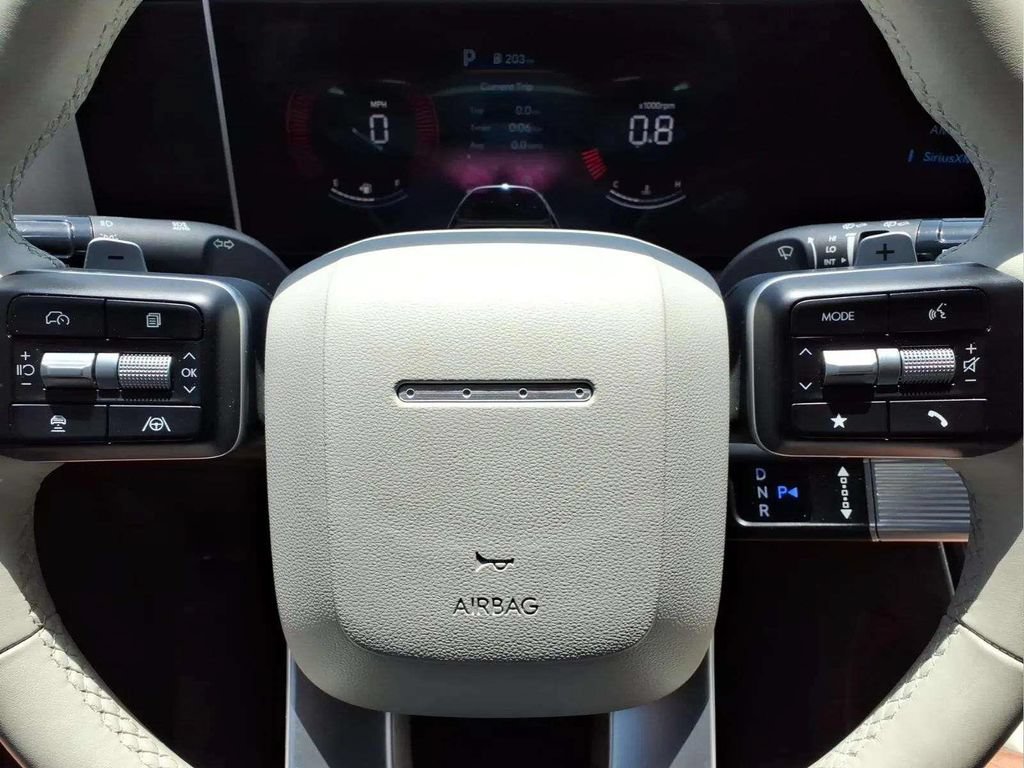 Used 2025 Hyundai Santa Fe SEL FWD image 13