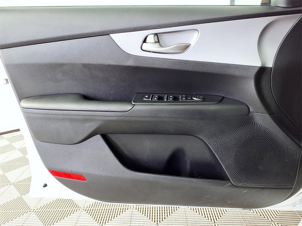 Used 2022 Kia Forte LXS w/ LXS Technology Package image 8