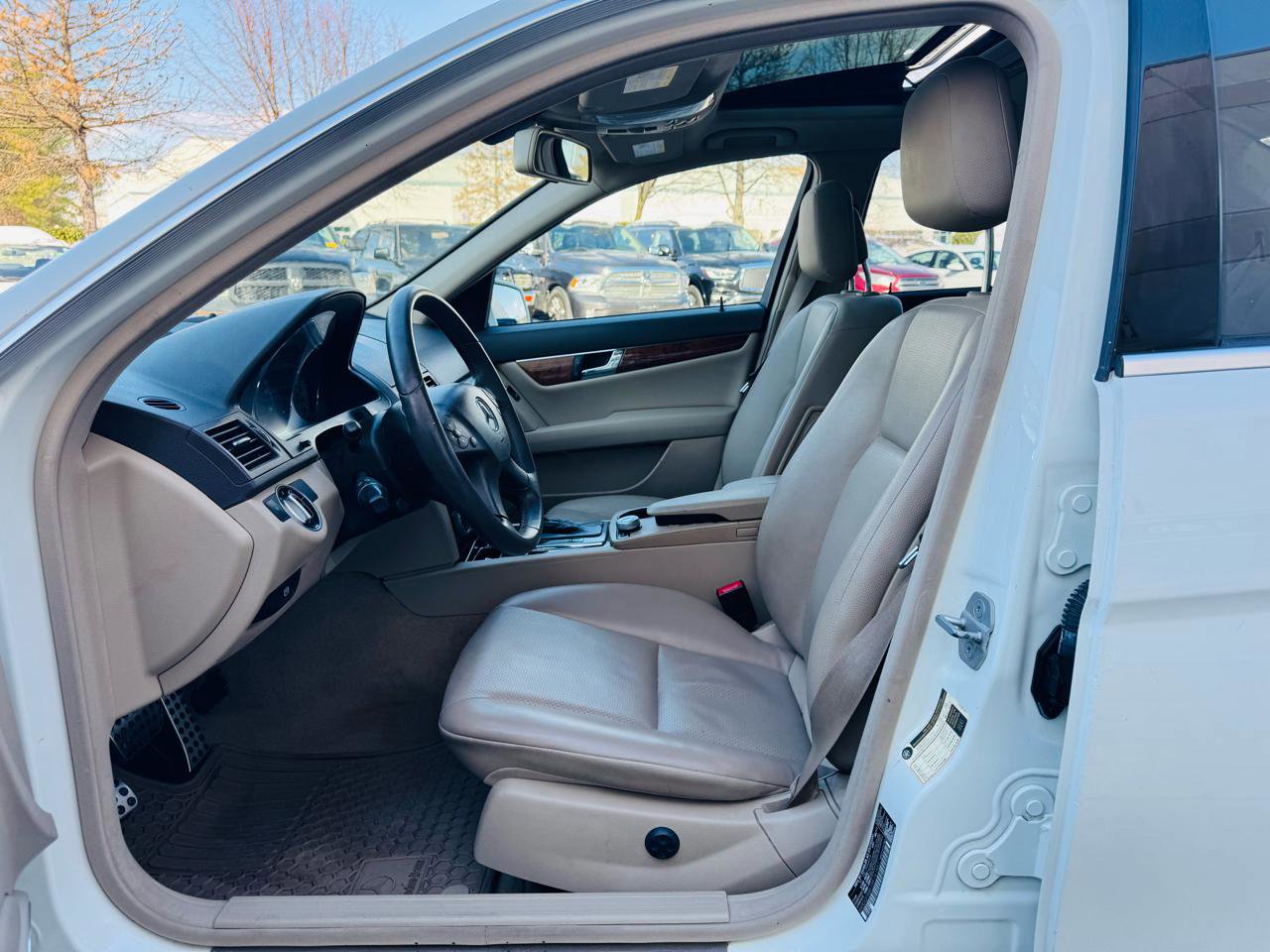Used 2011 Mercedes-Benz C 300 Luxury image 14