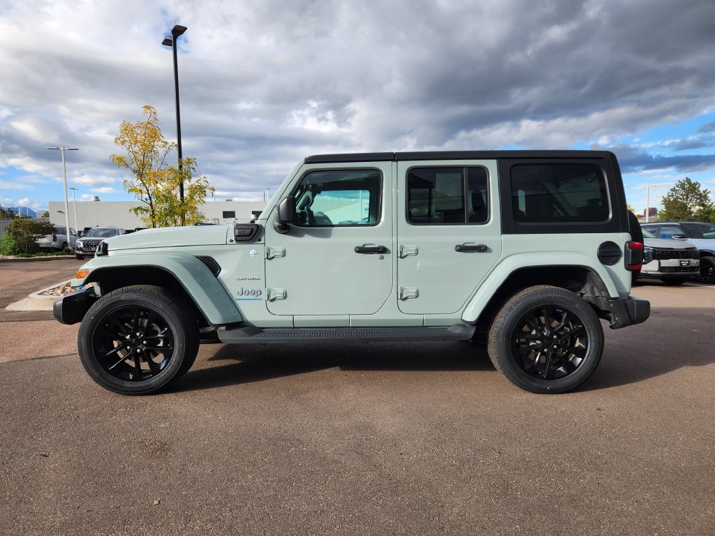 Used 2023 Jeep Wrangler Unlimited Sahara w/ Cold Weather Group AWD/4WD image 4