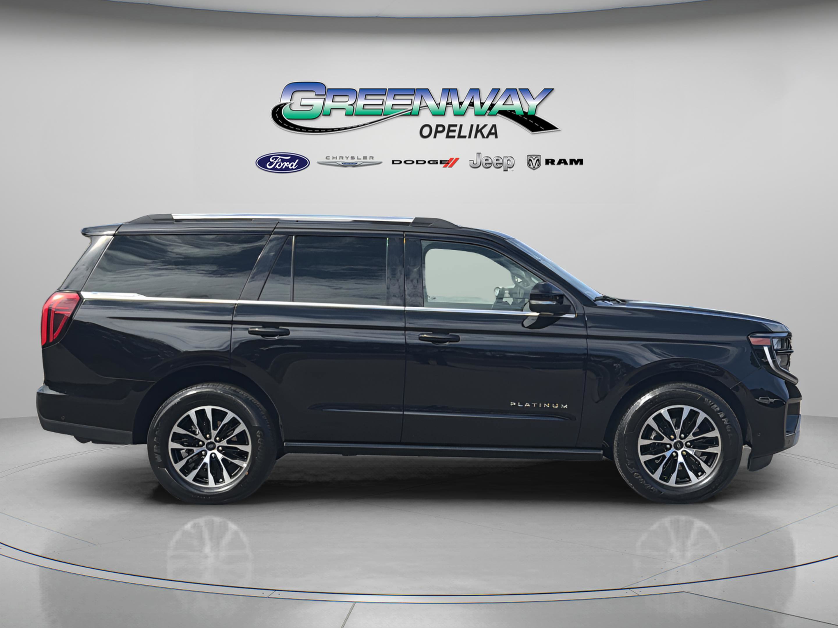 Used 2025 Ford Expedition Platinum image 11