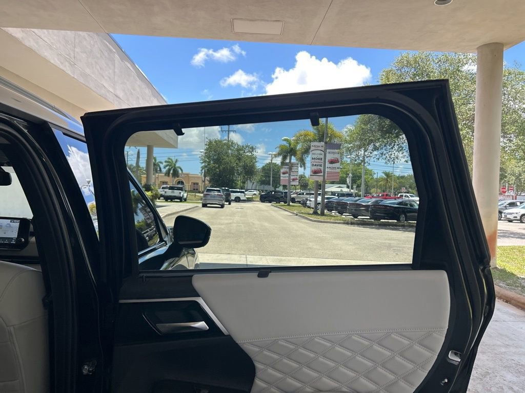 New 2025 Mitsubishi Outlander SEL image 36
