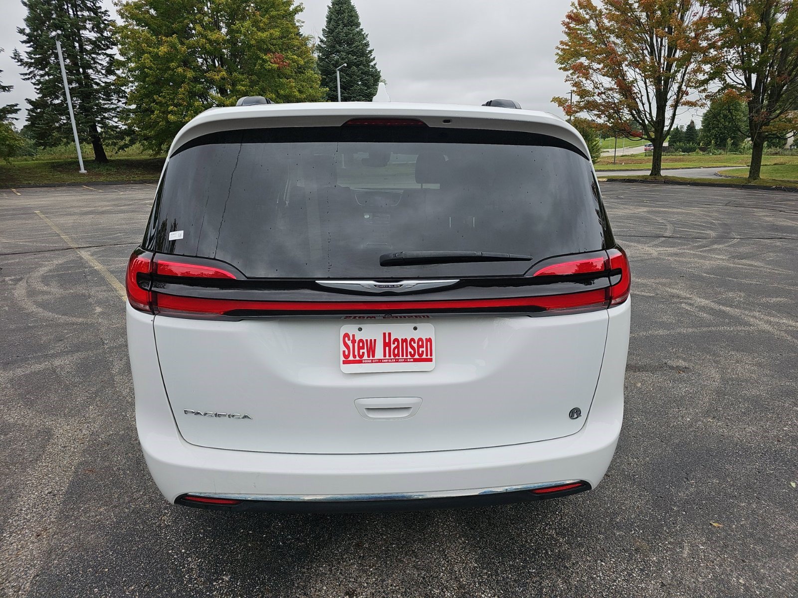 Used 2022 Chrysler Pacifica Touring-L FWD image 5
