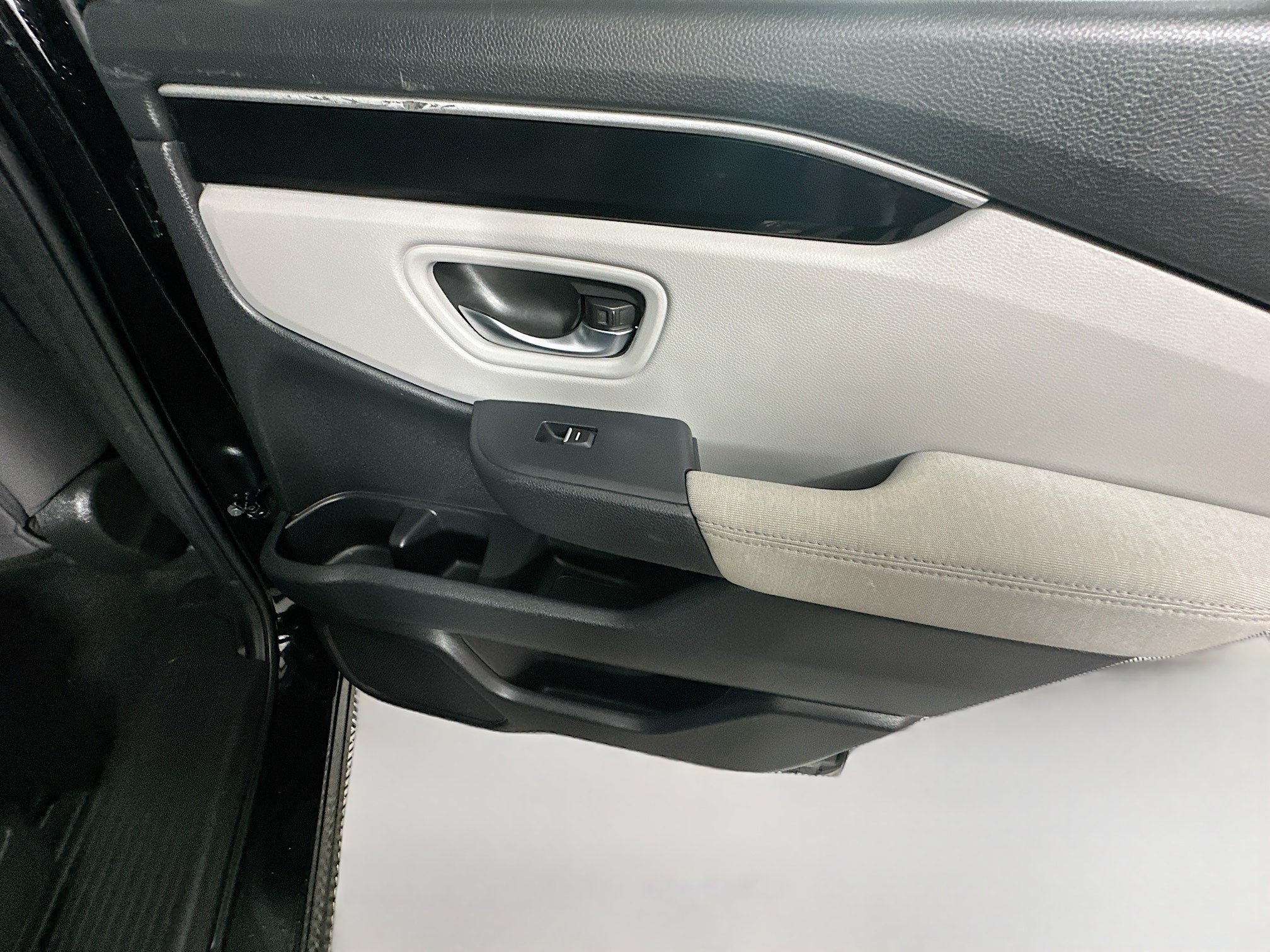 Used 2023 Honda Pilot LX image 27
