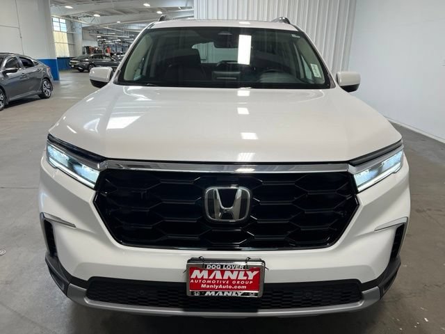 Used 2025 Honda Pilot Touring image 8