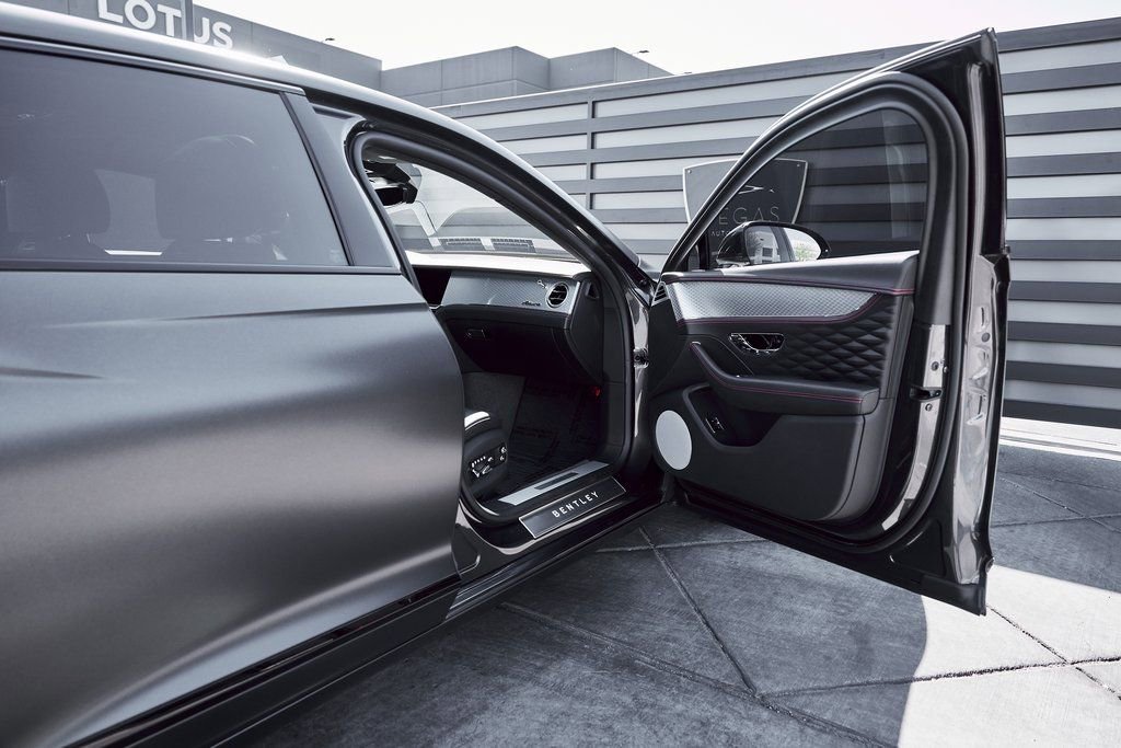 Used 2023 Bentley Flying Spur V8 image 23