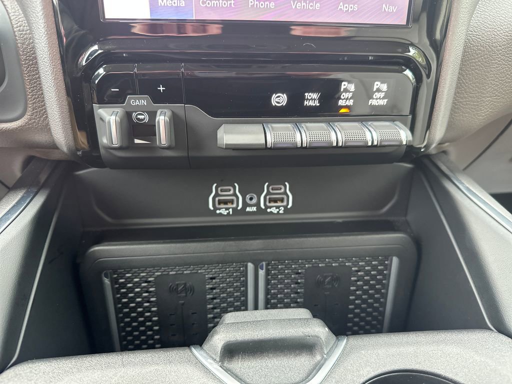 Used 2026 RAM 3500 Laramie AWD/4WD image 15