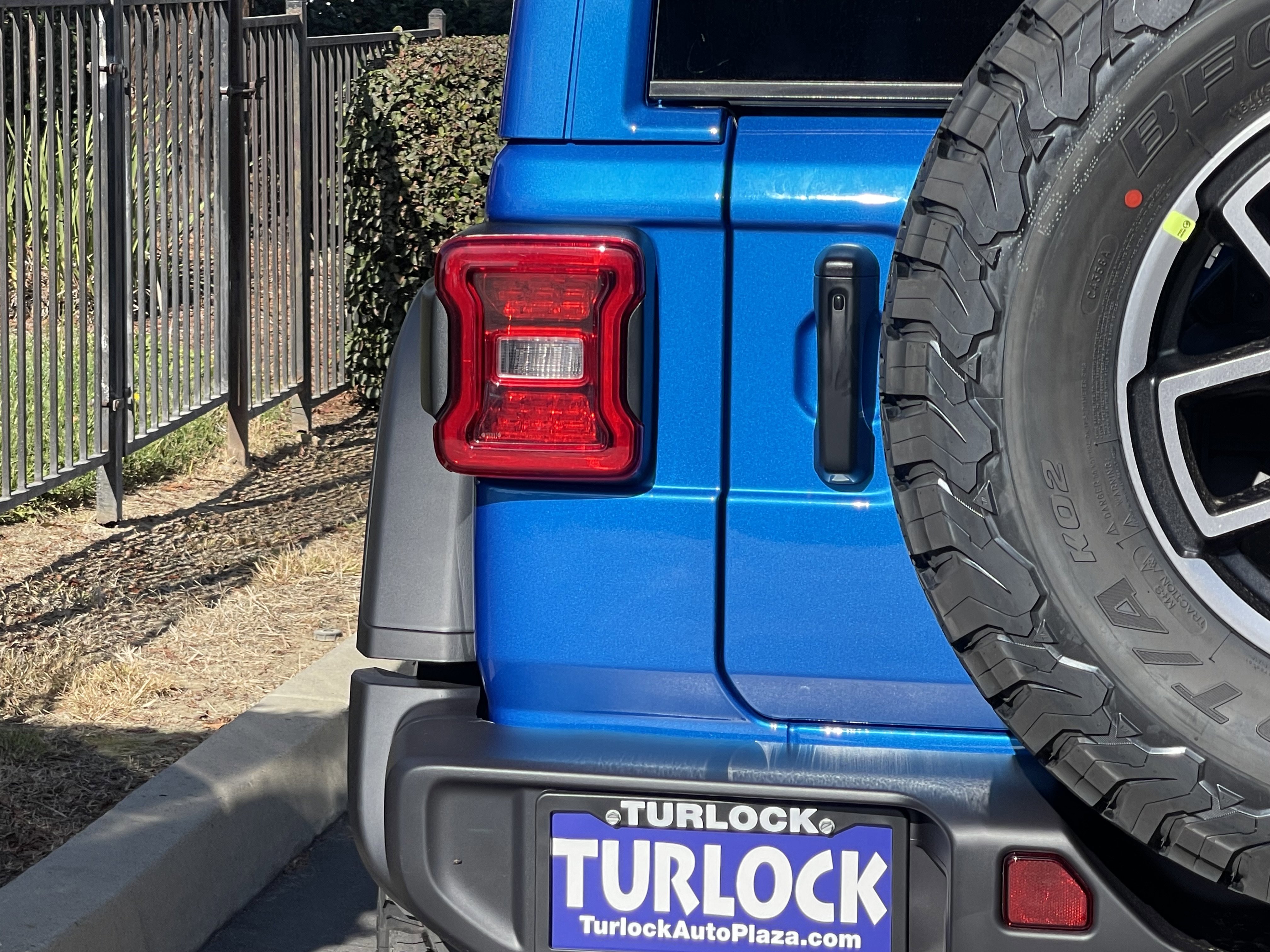 New 2026 Jeep Wrangler Unlimited Rubicon w/ Technology Group image 11