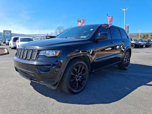 Certified 2018 Jeep Grand Cherokee Altitude AWD/4WD image 3