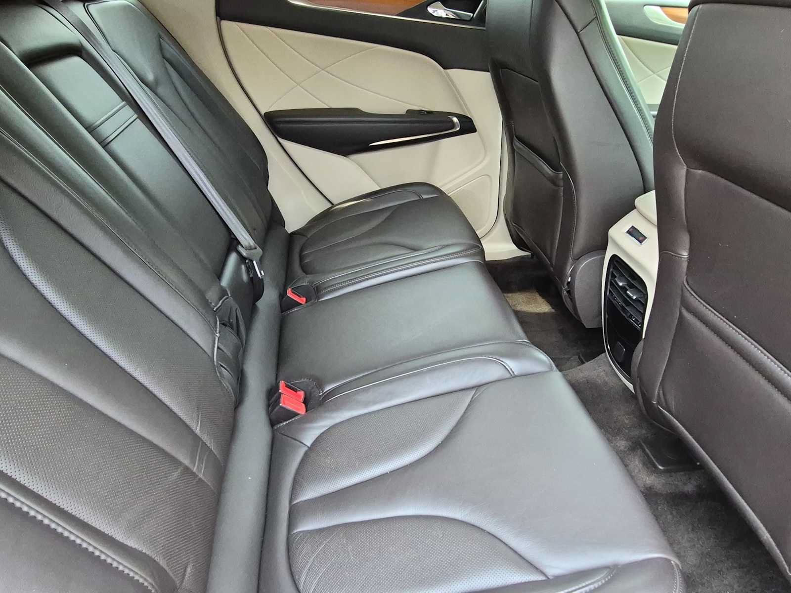 Used 2017 Lincoln MKC Select w/ Select Plus Package AWD/4WD image 20