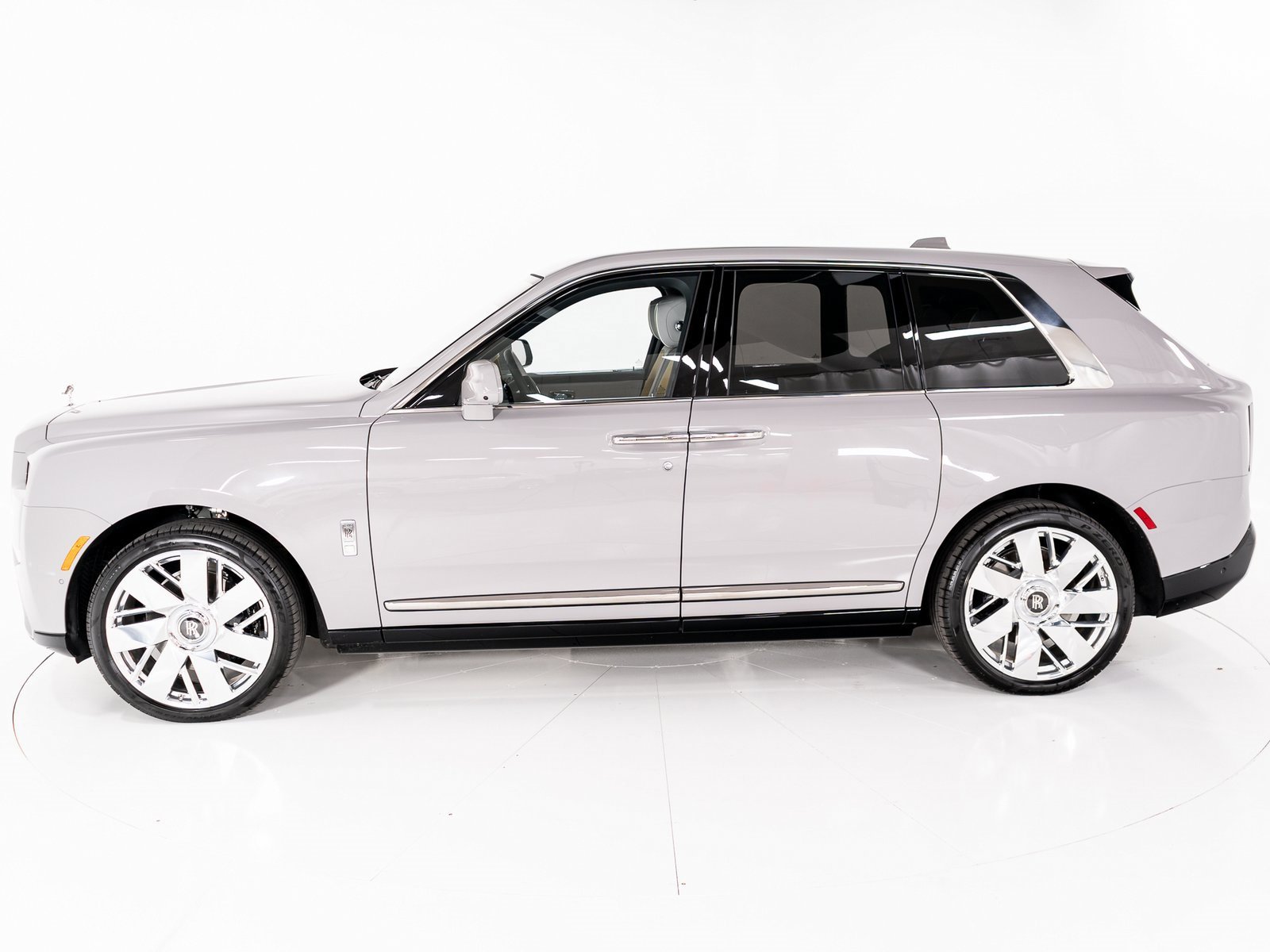 New 2025 Rolls-Royce Cullinan image 2
