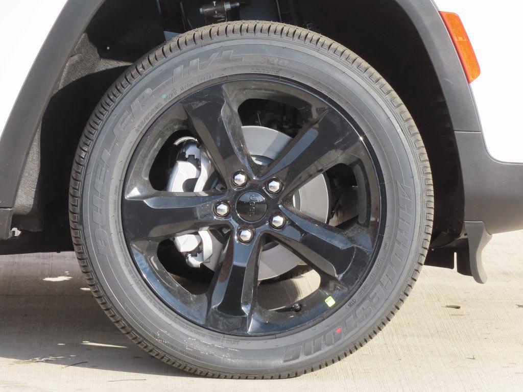 New 2025 Jeep Grand Cherokee Altitude image 14