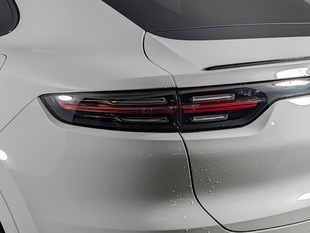 Certified 2023 Porsche Cayenne Platinum Edition AWD/4WD image 16