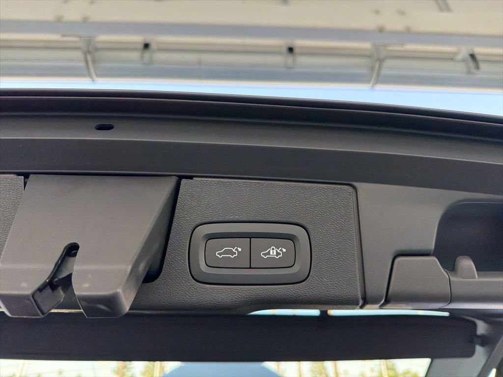 Used 2023 Volvo XC60 B5 Ultimate w/ Climate Package image 22