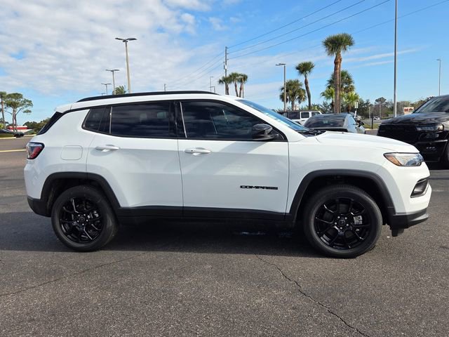 Used 2026 Jeep Compass Latitude image 8