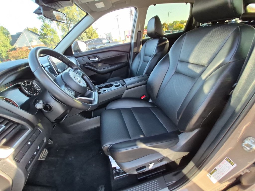 Used 2024 Nissan Rogue SV w/ SV Premium Package AWD/4WD image 11