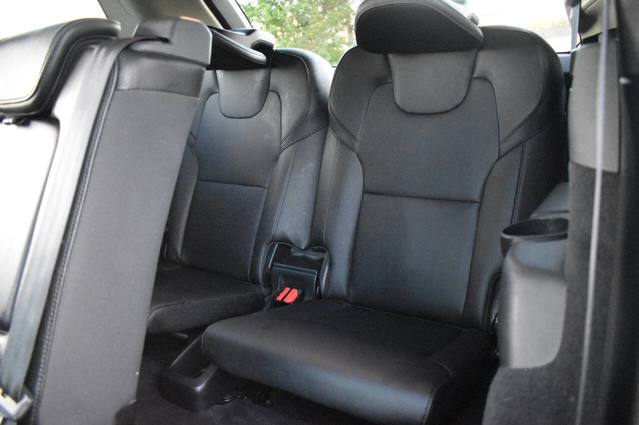 Used 2017 Volvo XC90 T6 Momentum w/ Vision Package image 16