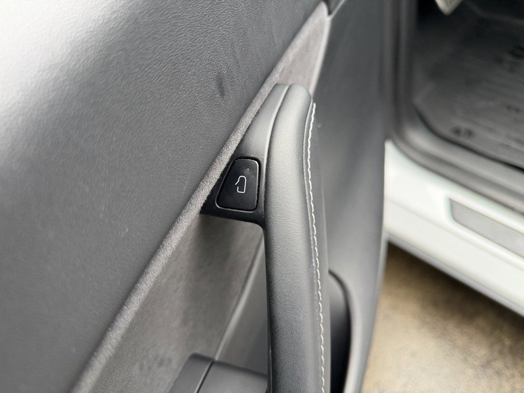 Used 2022 Tesla Model Y Performance image 14