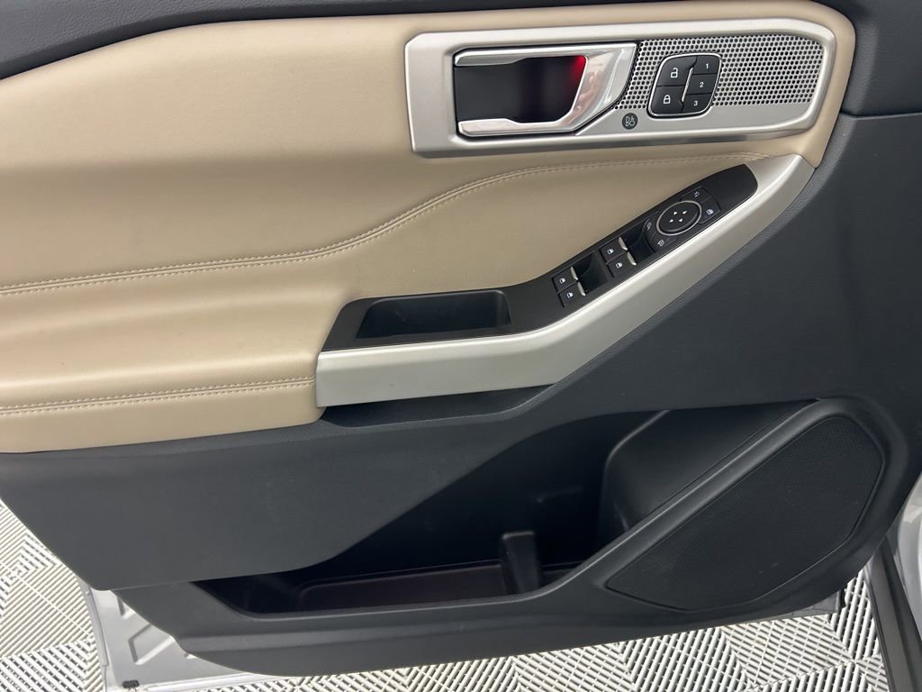 Used 2021 Ford Explorer Limited w/ Equipment Group 301A image 13