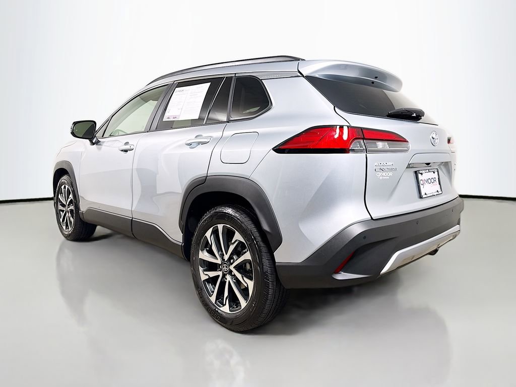 Certified 2025 Toyota Corolla Cross XLE image 5