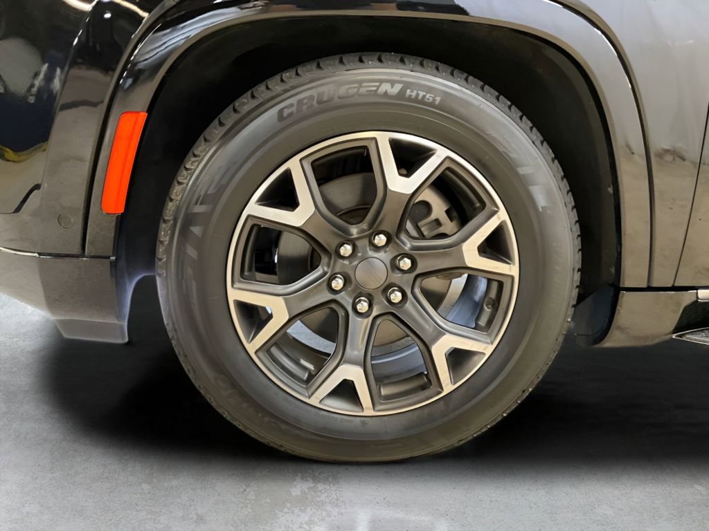 Used 2024 Jeep Wagoneer L Series III w/ Flexible Seating Group image 17