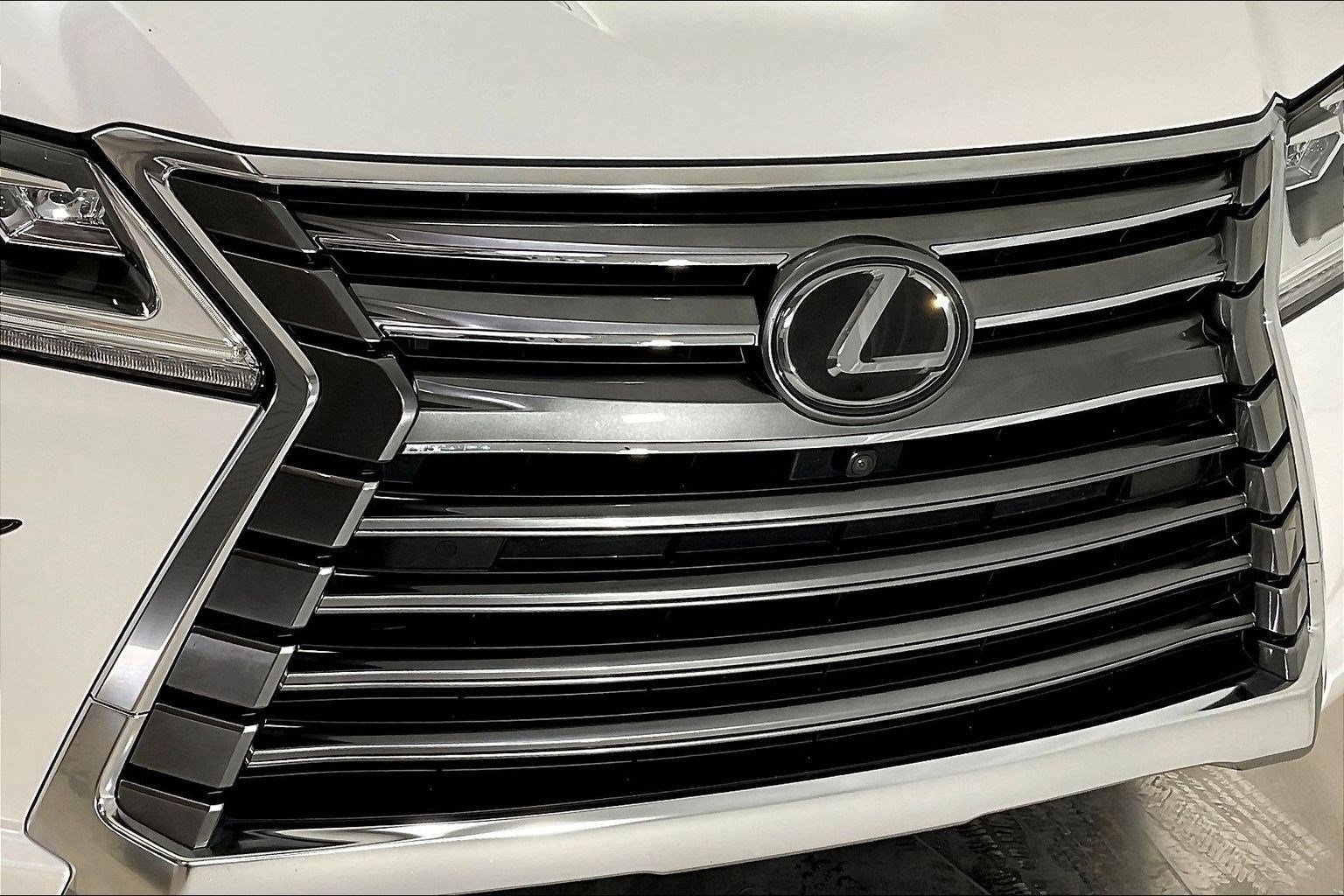 Used 2019 Lexus LX 570 4WD w/ Luxury Package image 34