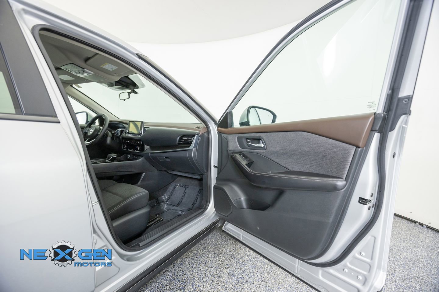 Used 2022 Nissan Rogue SV AWD/4WD image 38