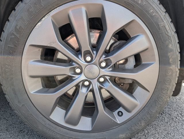 Used 2020 Jeep Cherokee High Altitude AWD/4WD image 9
