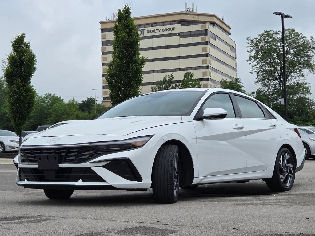 Used 2025 Hyundai Elantra SEL FWD image 23