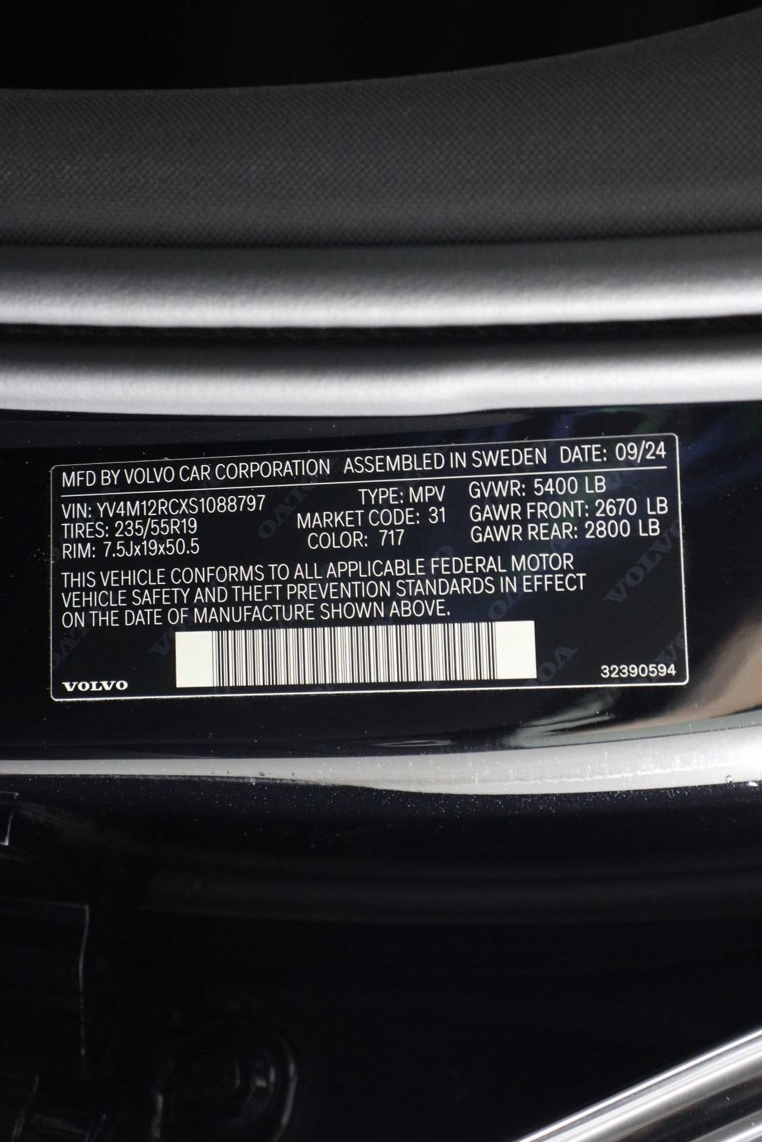 Certified 2025 Volvo XC60 B5 Plus AWD/4WD image 16
