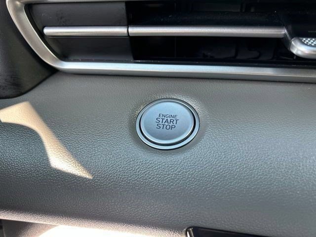 Used 2022 Hyundai Elantra SEL w/ Convenience + Premium Package FWD image 20