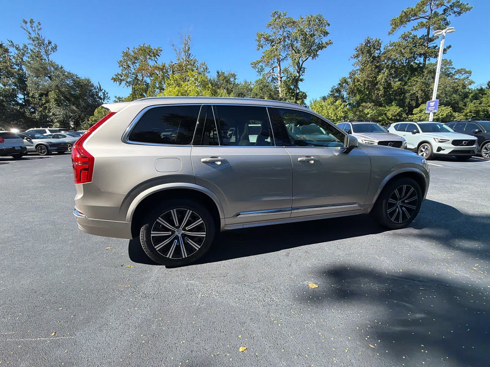 Used 2024 Volvo XC90 B6 Core w/ Protection Package Premier AWD/4WD image 16