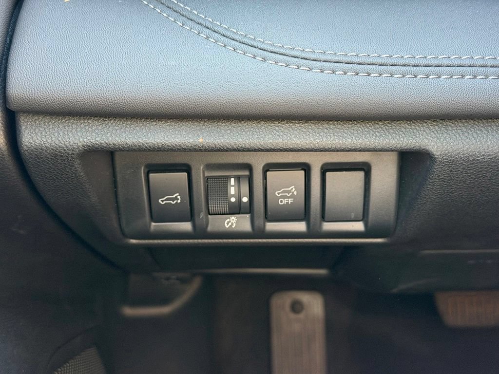 Used 2025 Subaru Outback Limited AWD/4WD image 12