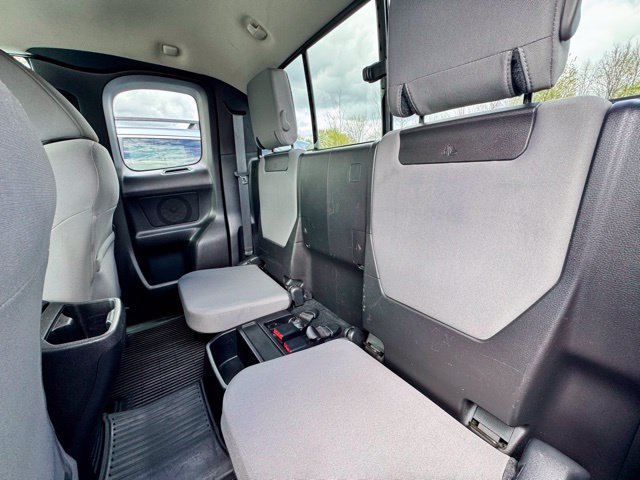 Used 2019 Toyota Tacoma SR5 AWD/4WD image 16