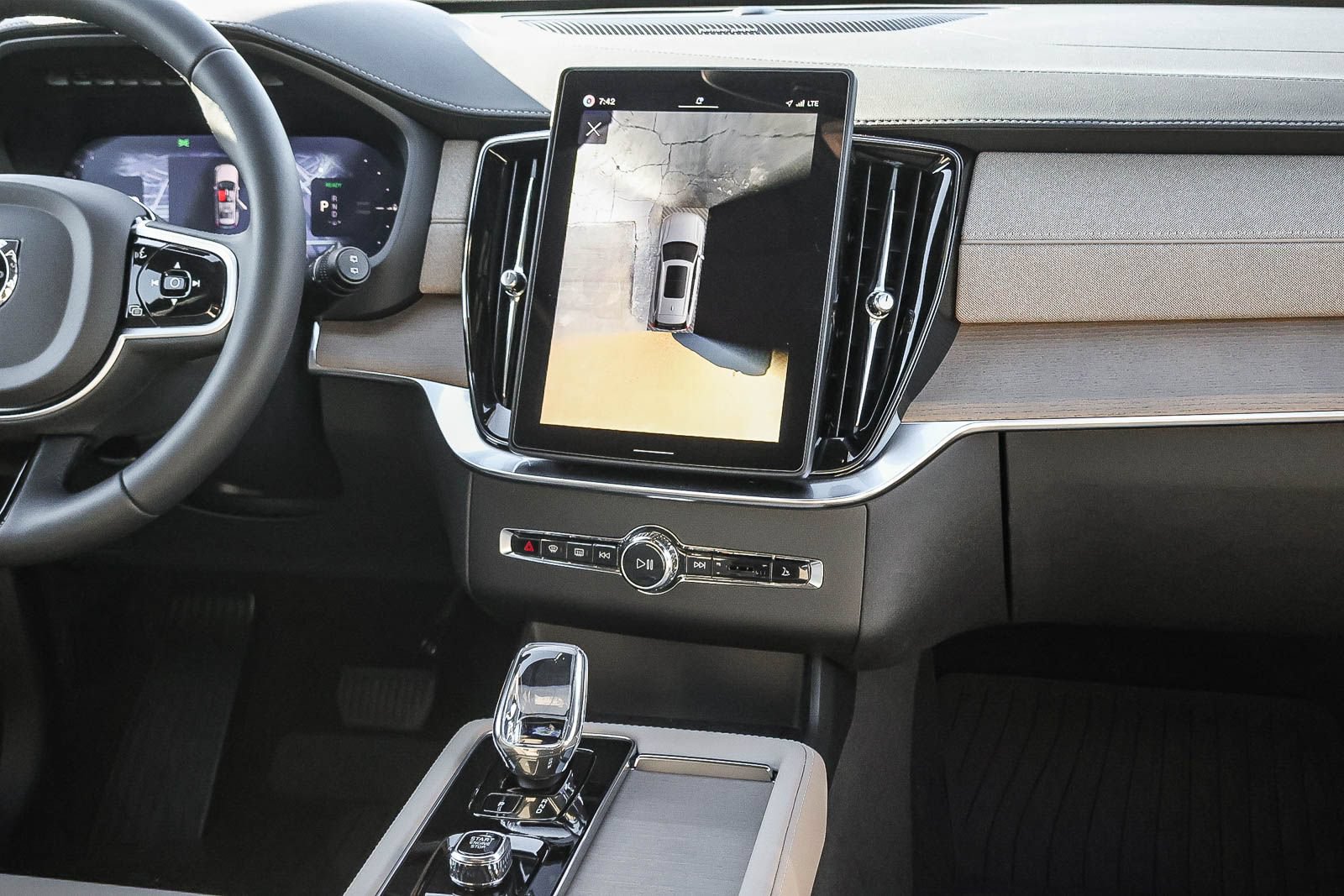 New 2026 Volvo XC90 T8 Plus w/ Protection Package AWD/4WD image 23