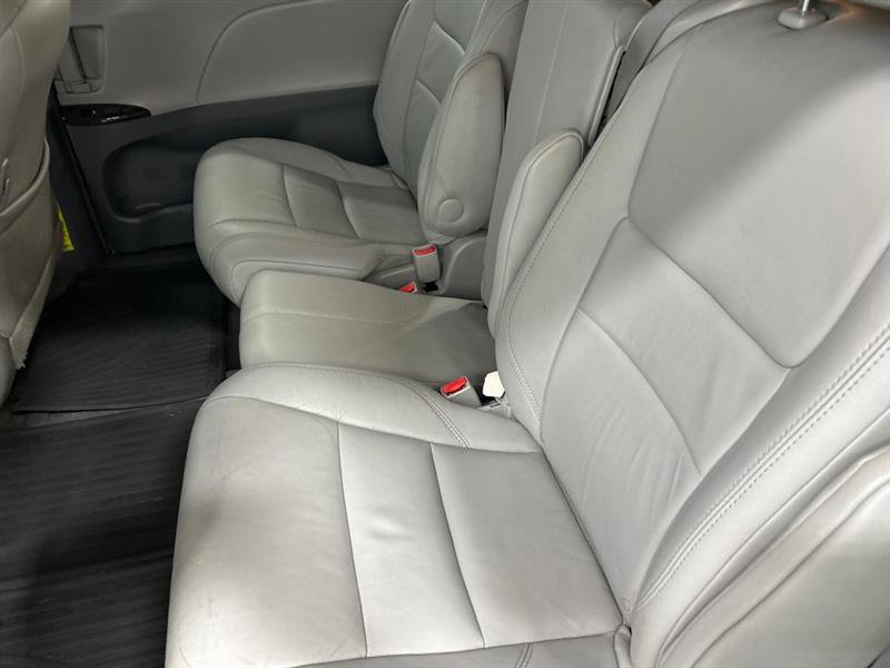 Used 2015 Toyota Sienna XLE image 16