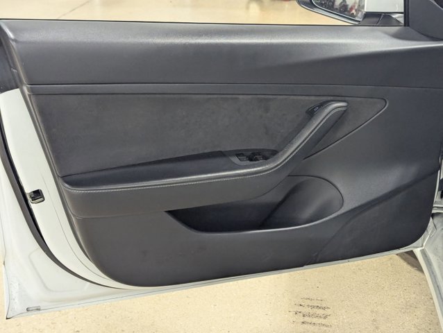 Used 2021 Tesla Model 3 Standard Range Plus image 9