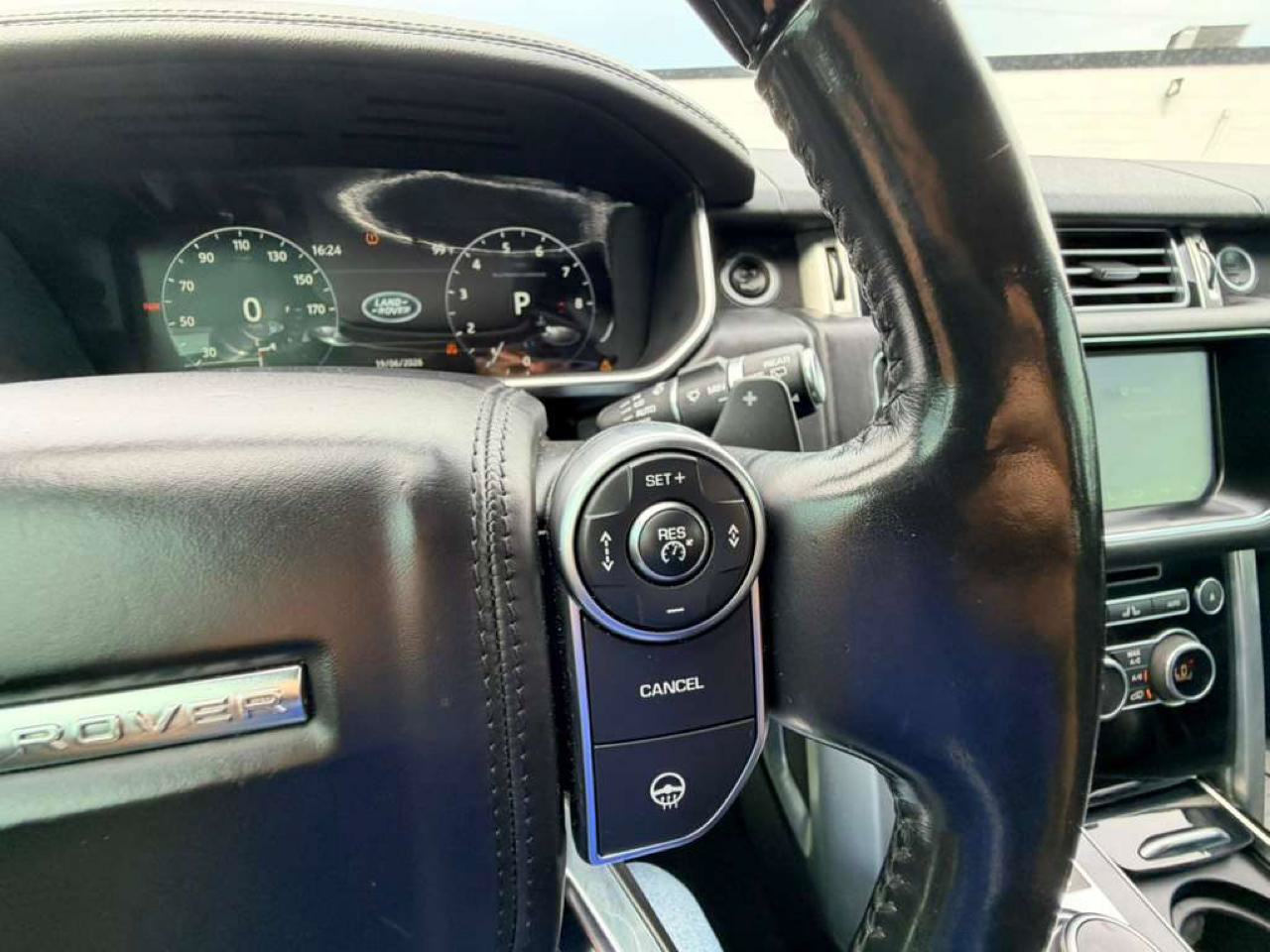Used 2017 Land Rover Range Rover Supercharged AWD/4WD image 18