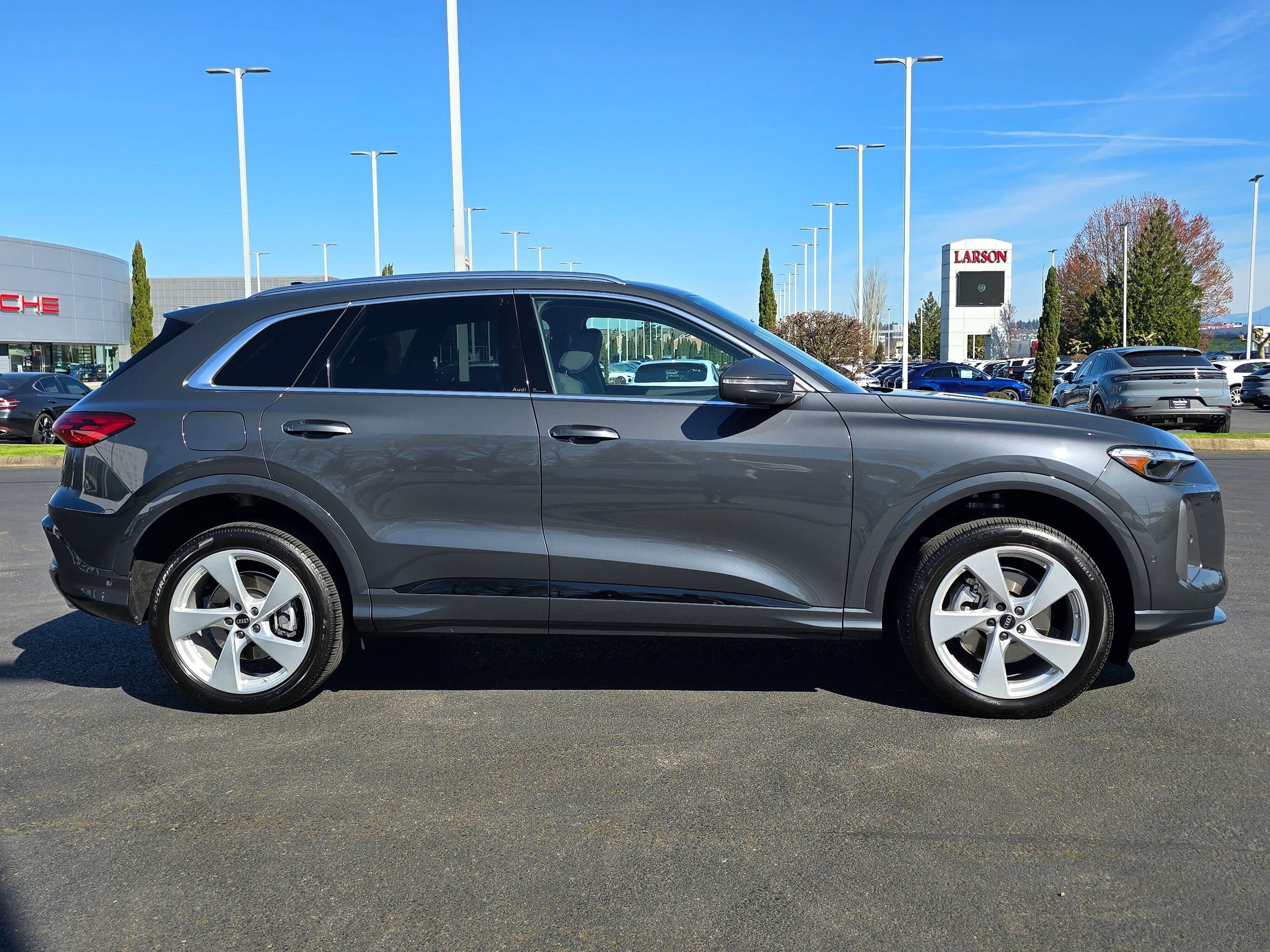 Certified 2025 Audi Q5 Premium Plus w/ Premium Plus AWD/4WD image 6