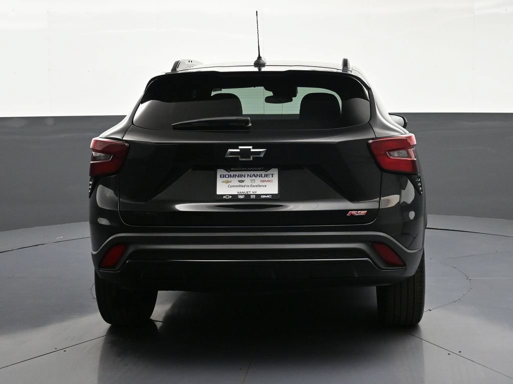 Used 2024 Chevrolet Trax RS w/ Sunroof Package FWD image 4