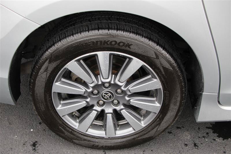 Used 2020 Toyota Sienna XLE w/ XLE Navigation Package AWD/4WD image 34