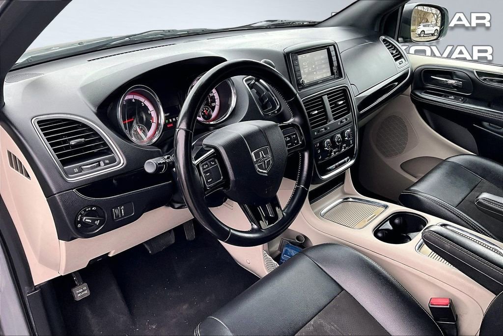 Used 2020 Dodge Grand Caravan SXT image 13