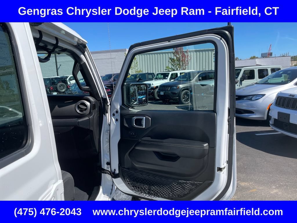 Used 2019 Jeep Wrangler Unlimited Sahara AWD/4WD image 19