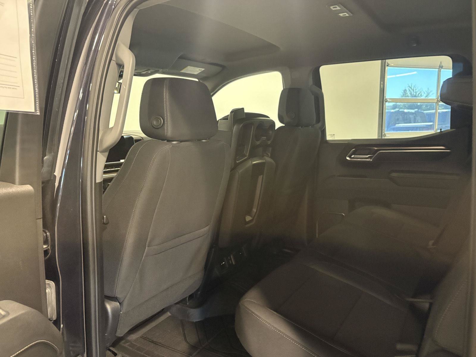 Used 2023 Chevrolet Silverado 1500 LT w/ Z71 Off-Road Package AWD/4WD image 34